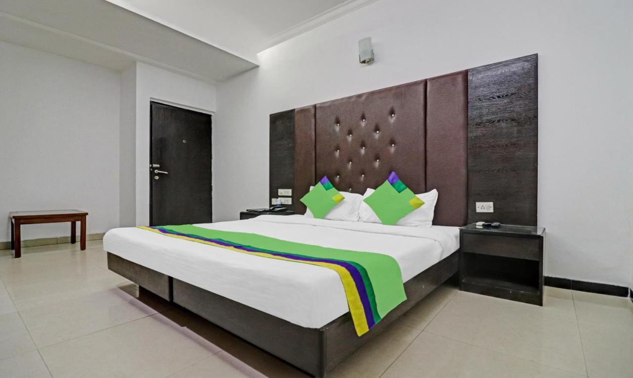 Treebo Trend Exotica Opp Sector 62 Hotel Ghaziabad Exterior foto